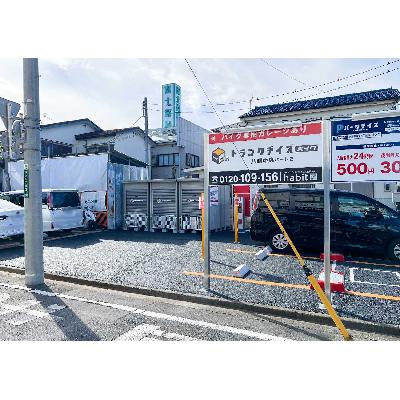 八潮市中央のバイクコンテナ